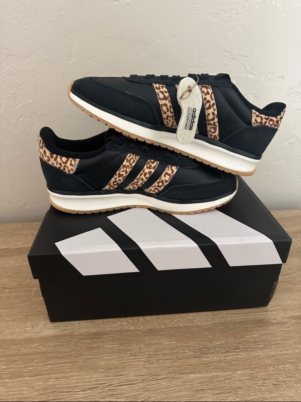 New Adidas W8.5 M7 Black Sneakers with Leopard Accent Stripes Run 70’s 2.0